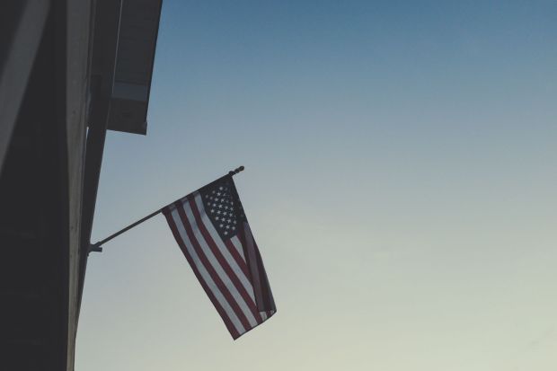 Amerikansk flagg på en bygning